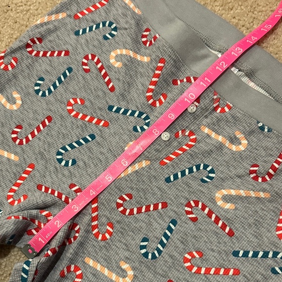 Old Navy Gray Candy Cane Print Thermal Holiday Sleep Leggings Christmas Pajamas - Picture 9 of 12